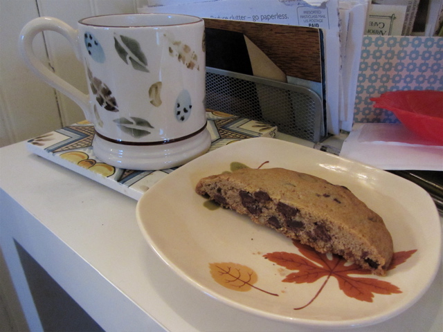 tea and cookie