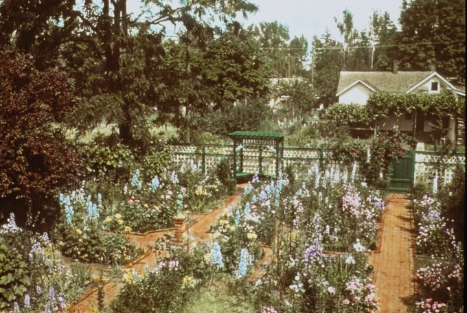 L&SArchiveImages1108 033Home garden