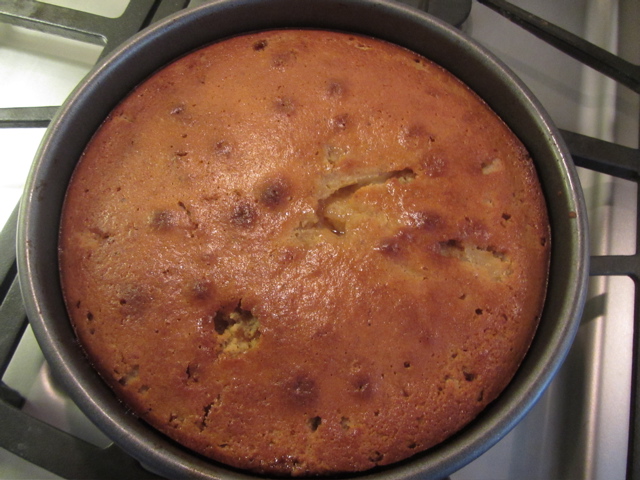 pear cake in hte pan