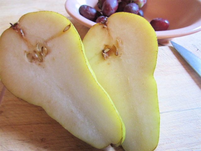sliced pears