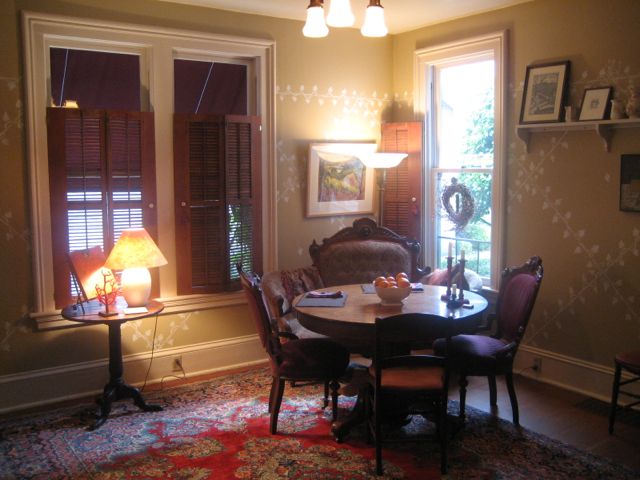 Dining room with grid