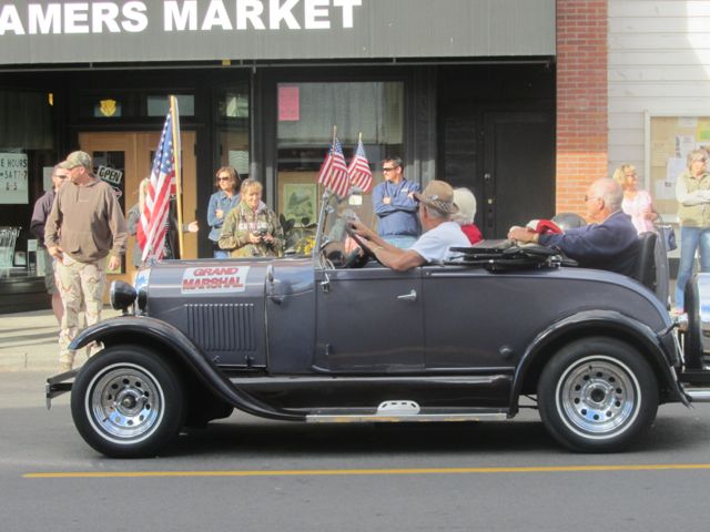 Grand marshals in car
