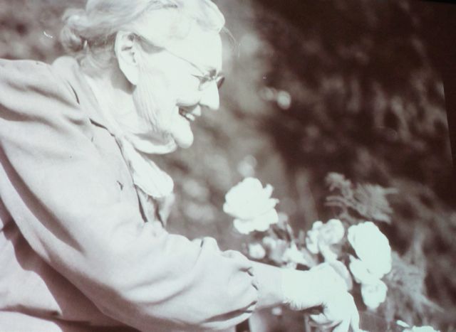 T:Mama's birthday 1942